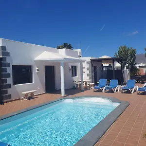 Utopia, 4 Bedrooms Close To Old Town, Heated Pool With Complete Privacy Villa